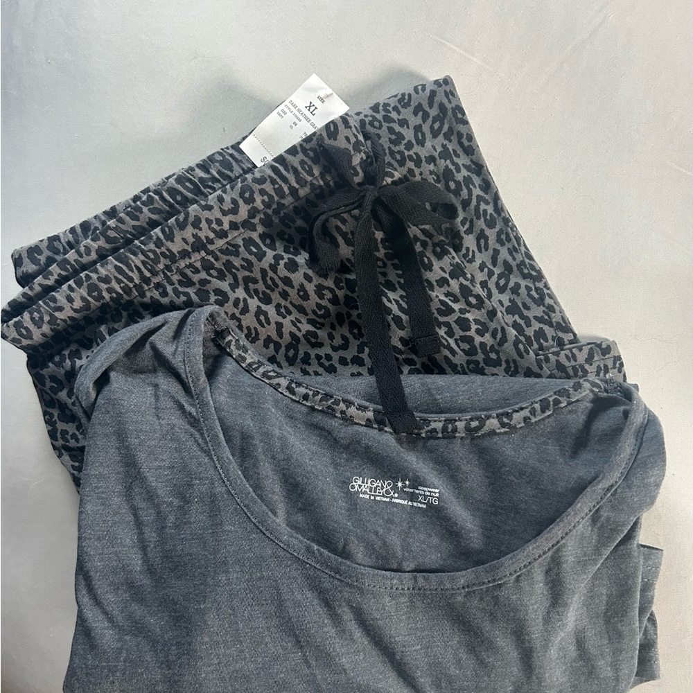Gilligan & O'Malley Gray Leopard Pajama Set